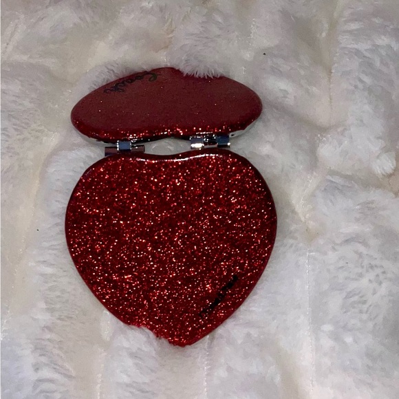 NEW Coach Wine Multi Glitter Heart Shaped Compact Mirror - Picture 13 of 16